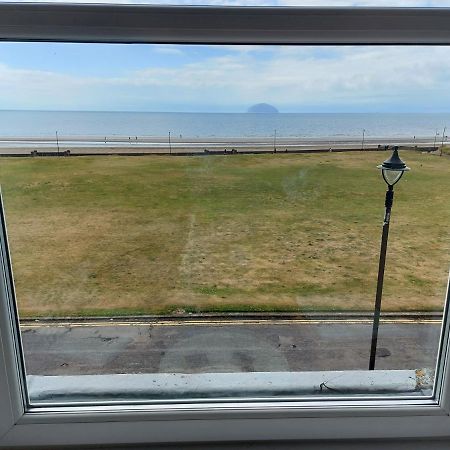 Girvan Guest House Exterior photo